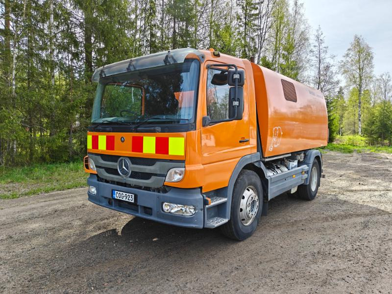 Bucher Cityfant 60 MB Atego - Подметально-уборочная машина: фото 2 Bucher Cityfant 60 MB Atego - Подметально-уборочная машина: фото 2