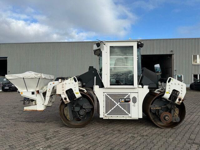 Caterpillar CD54B (CD10),Tandemwalze, Streuer,Kantenscheider - Каток: фото 2 Caterpillar CD54B (CD10),Tandemwalze, Streuer,Kantenscheider - Каток: фото 2