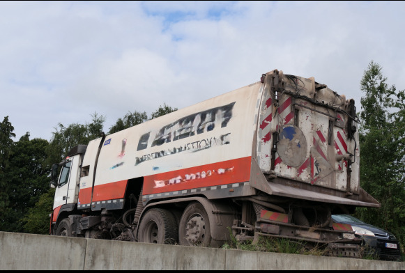 Camion balayeuse de voirie Volvo - Подметально-уборочная машина: фото 4 Camion balayeuse de voirie Volvo - Подметально-уборочная машина: фото 4
