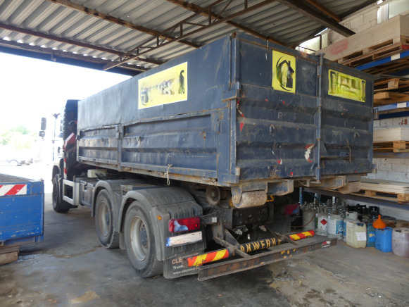 Camion porte container avec grue MAN TGA MH 26 FD (2005-455.395 km)(WMAH09ZZ96M427264) - Грузовик-контейнеровоз/ Сменный кузов: фото 3 Camion porte container avec grue MAN TGA MH 26 FD (2005-455.395 km)(WMAH09ZZ96M427264) - Грузовик-контейнеровоз/ Сменный кузов: фото 3