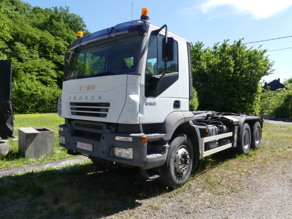 Camion porte container + container 11 m³ Iveco Trakker 380 - Крюковой мультилифт: фото 1 Camion porte container + container 11 m³ Iveco Trakker 380 - Крюковой мультилифт: фото 1
