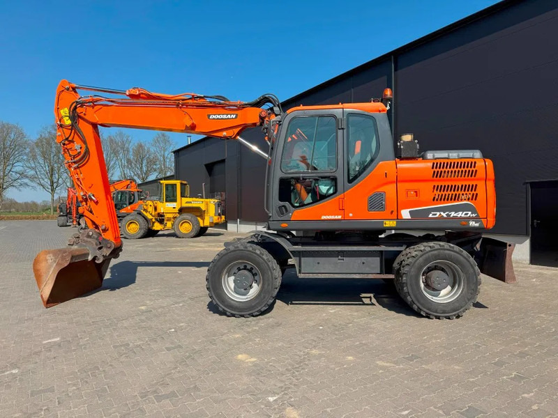 Doosan DX140-3 6000 uur ! NL Machine - Колёсный экскаватор: фото 1 Doosan DX140-3 6000 uur ! NL Machine - Колёсный экскаватор: фото 1