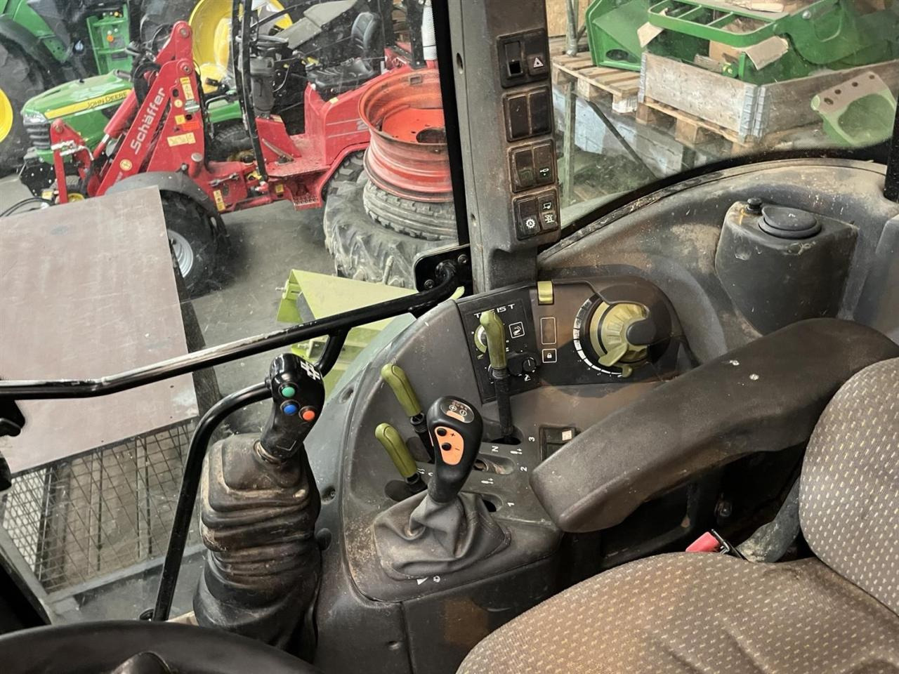 CLAAS Arion 420 - Трактор: фото 5 CLAAS Arion 420 - Трактор: фото 5