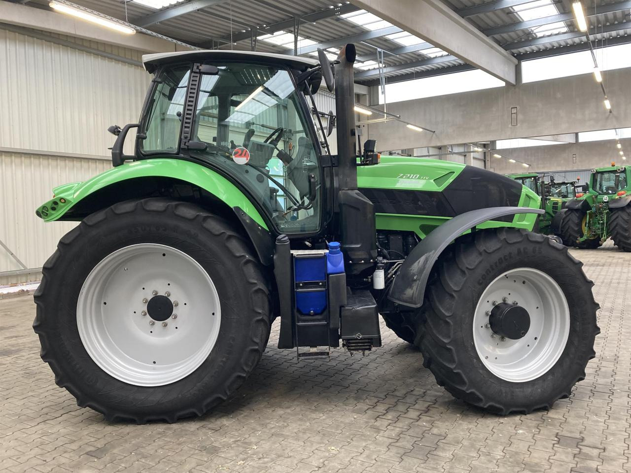 Deutz-Fahr 7210 TTV - Трактор: фото 3 Deutz-Fahr 7210 TTV - Трактор: фото 3