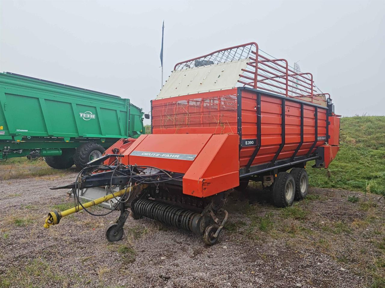 Deutz-Fahr E390 - Самозагружающийся прицеп: фото 1 Deutz-Fahr E390 - Самозагружающийся прицеп: фото 1