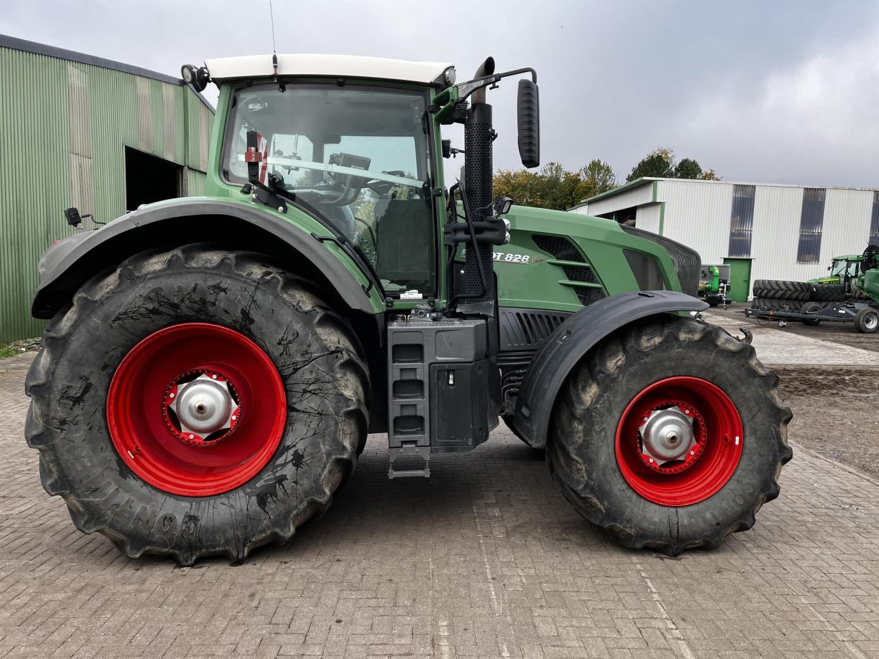 Fendt 828 Vario - Трактор: фото 2 Fendt 828 Vario - Трактор: фото 2