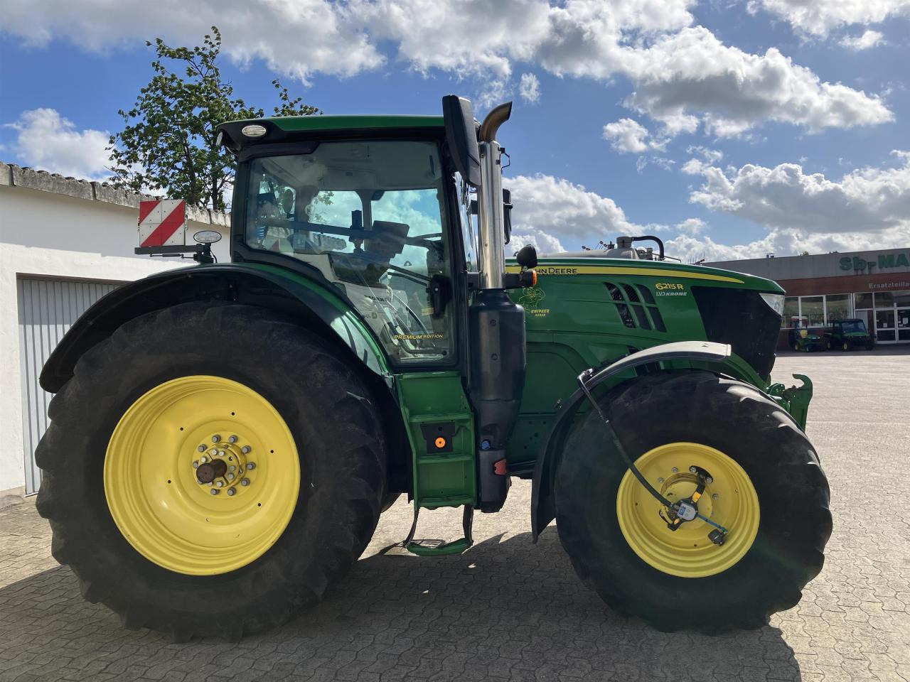 John Deere 6215R - Трактор: фото 3 John Deere 6215R - Трактор: фото 3