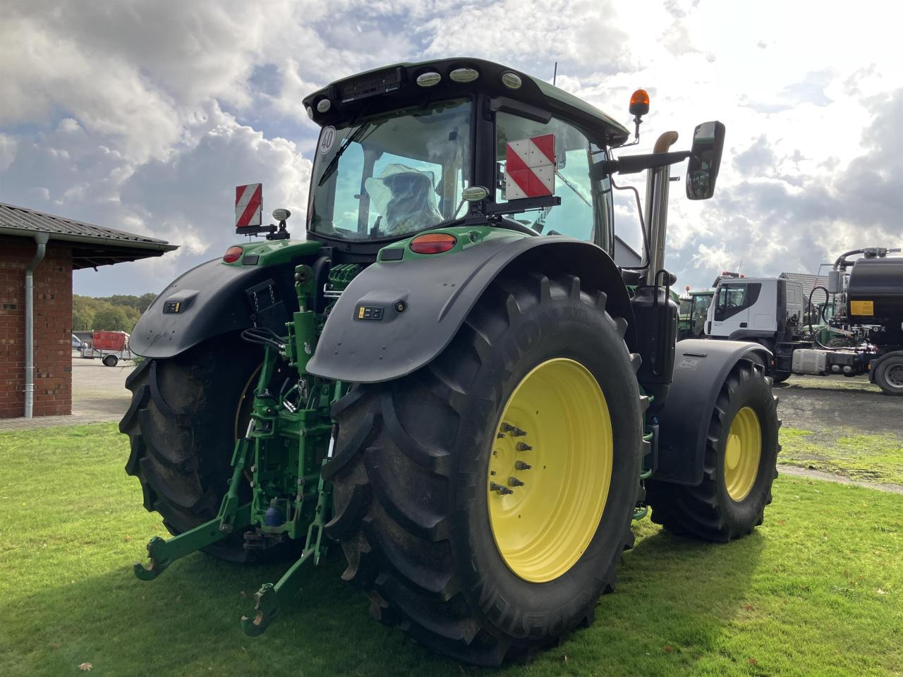 John Deere 6215R - Трактор: фото 5 John Deere 6215R - Трактор: фото 5
