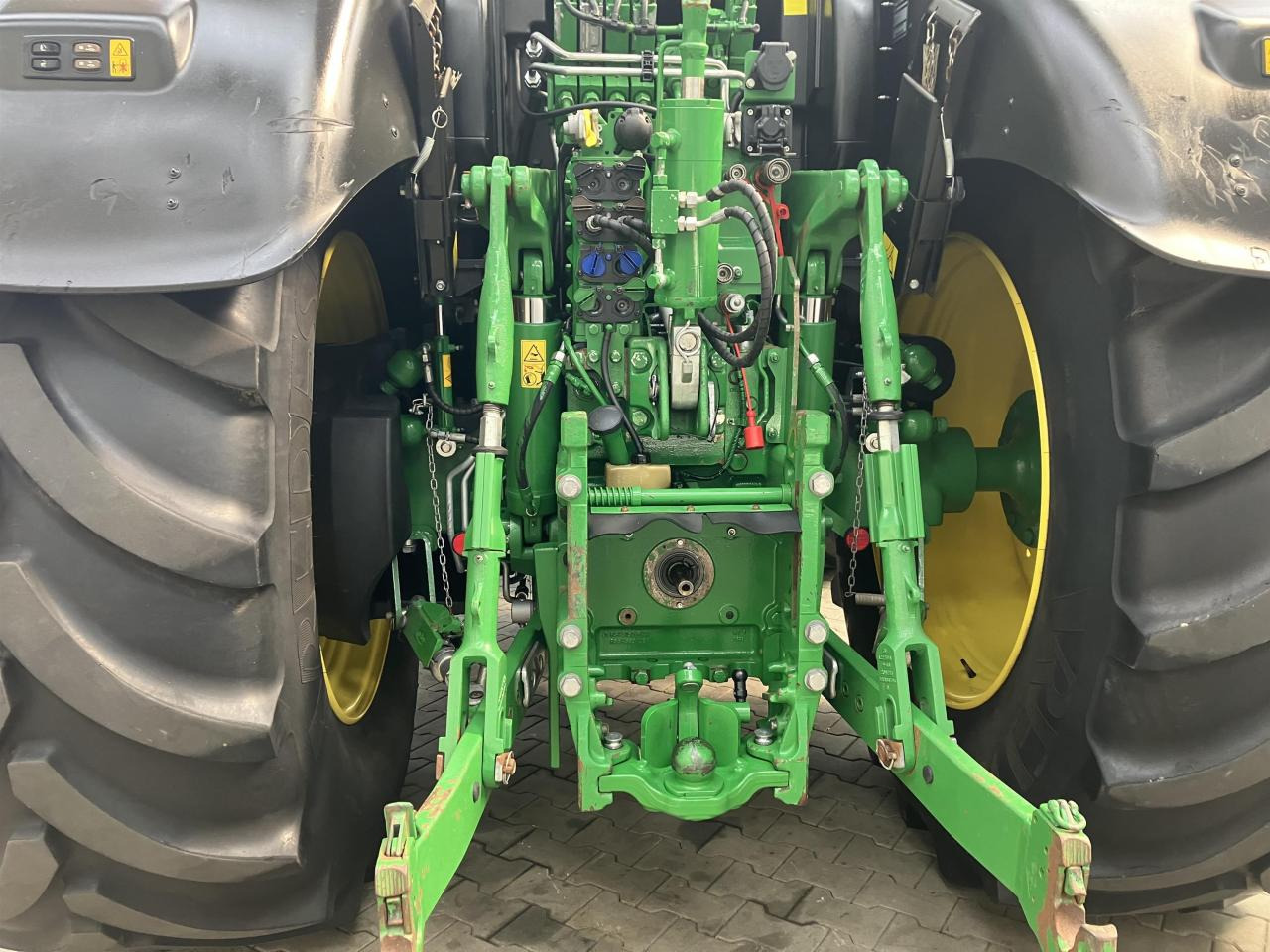 John Deere 6215R - Трактор: фото 5 John Deere 6215R - Трактор: фото 5