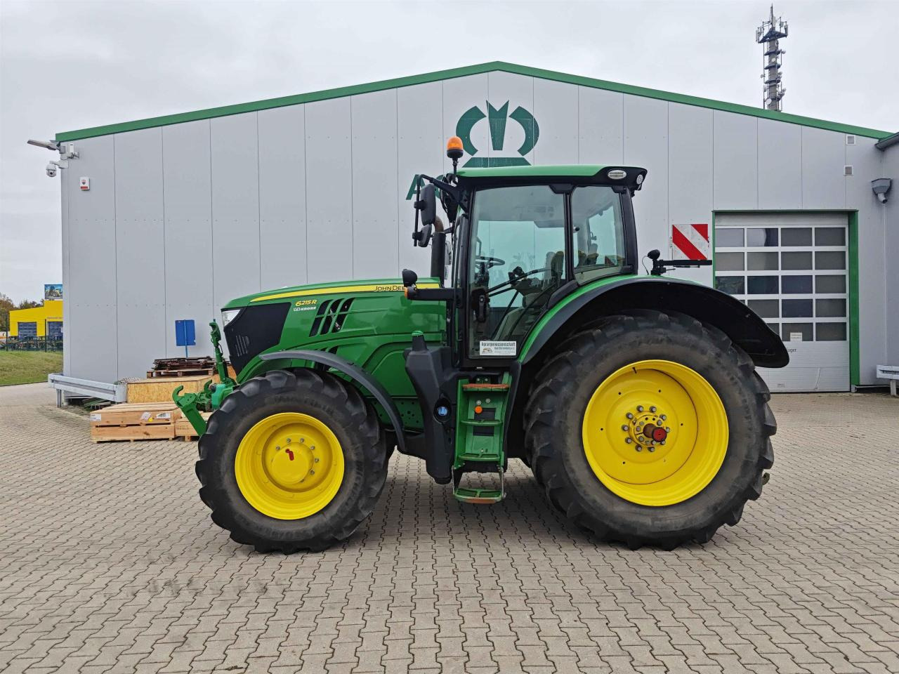 John Deere 6215R - Трактор: фото 2 John Deere 6215R - Трактор: фото 2