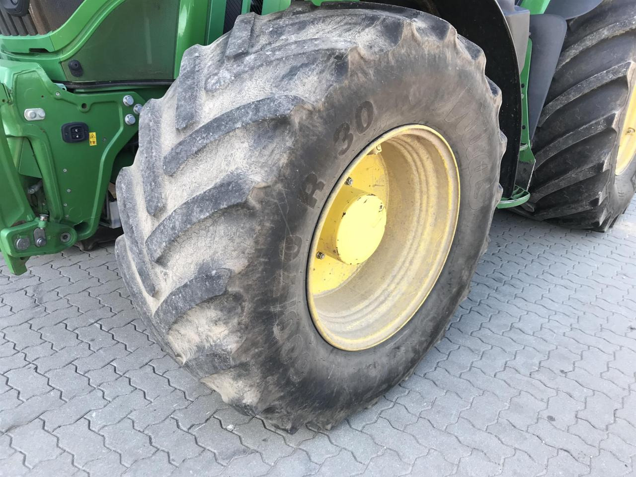Трактор John Deere 6230R: фото 12
