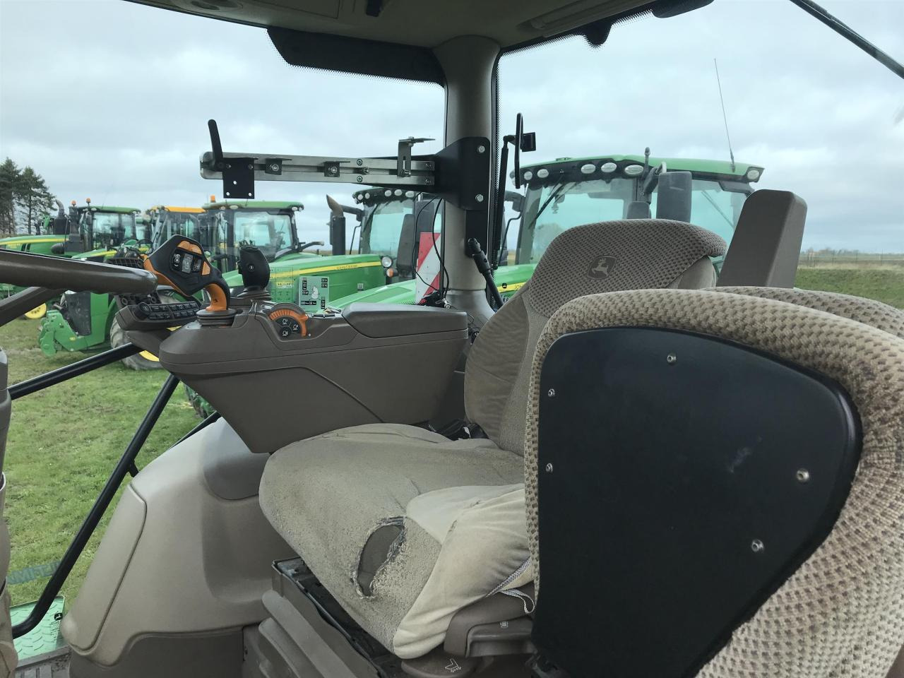 Трактор John Deere 6250R: фото 7
