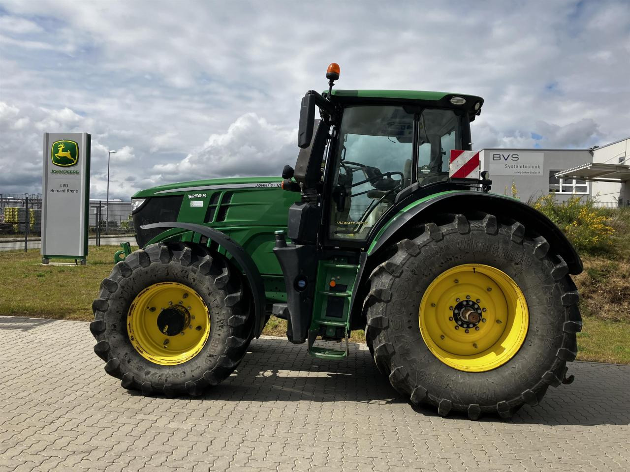 John Deere 6250R - Трактор: фото 1 John Deere 6250R - Трактор: фото 1