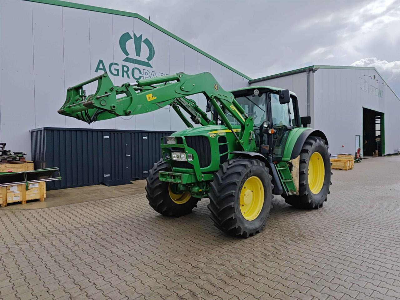 John Deere 6630 PREMIUM - Трактор: фото 1 John Deere 6630 PREMIUM - Трактор: фото 1