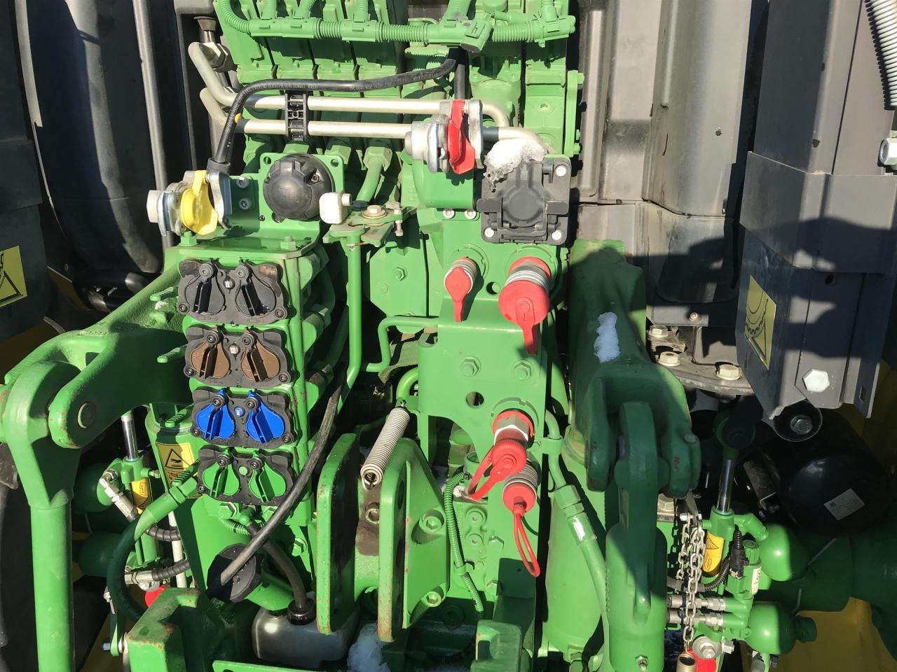 John Deere 6R 140 - Трактор: фото 4 John Deere 6R 140 - Трактор: фото 4