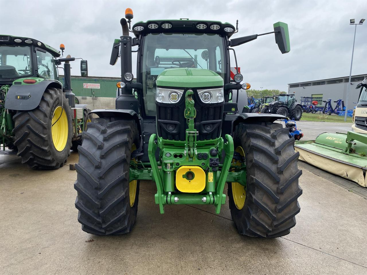 John Deere 6R 155 - Трактор: фото 2 John Deere 6R 155 - Трактор: фото 2