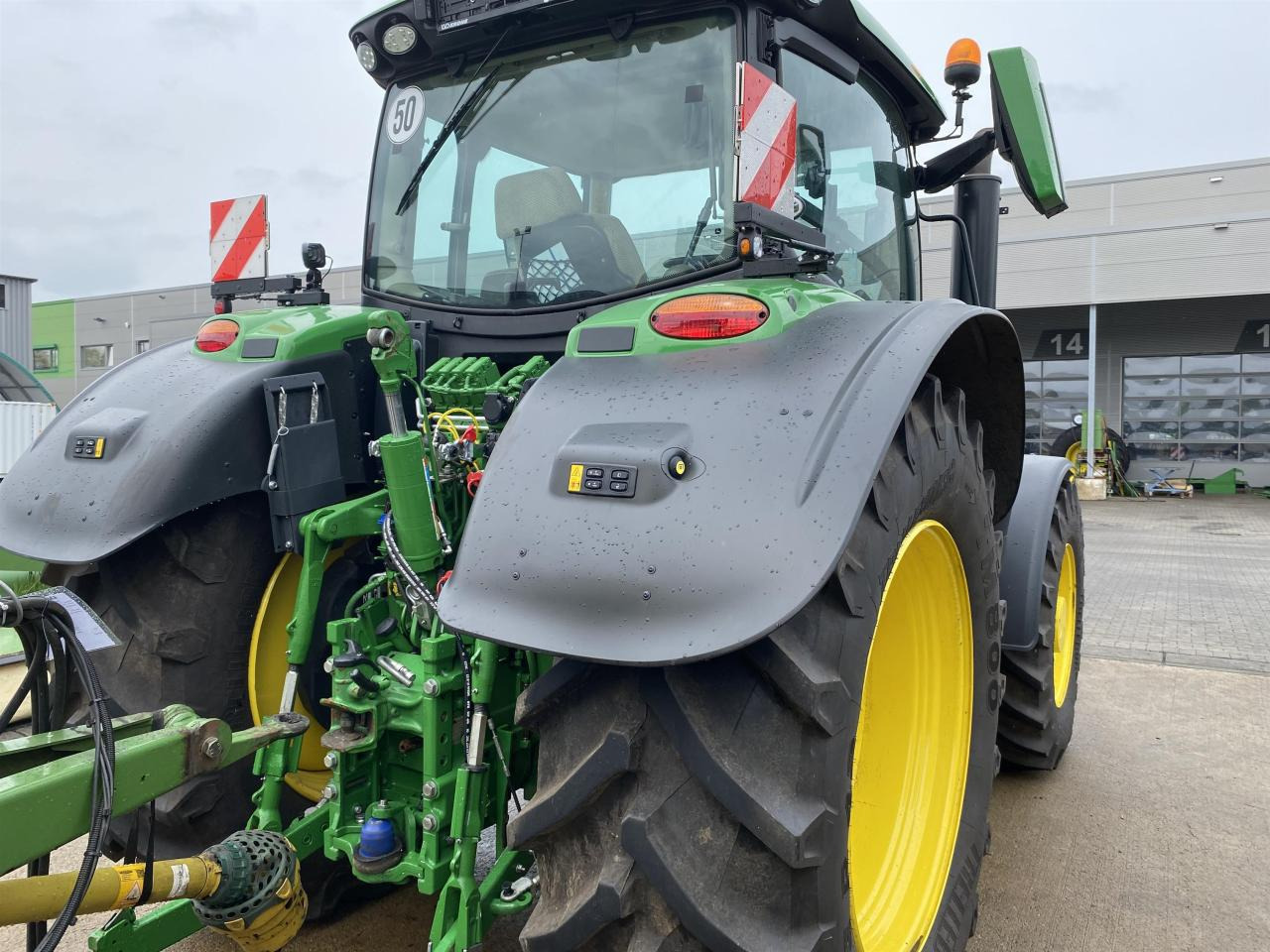 John Deere 6R 155 - Трактор: фото 4 John Deere 6R 155 - Трактор: фото 4