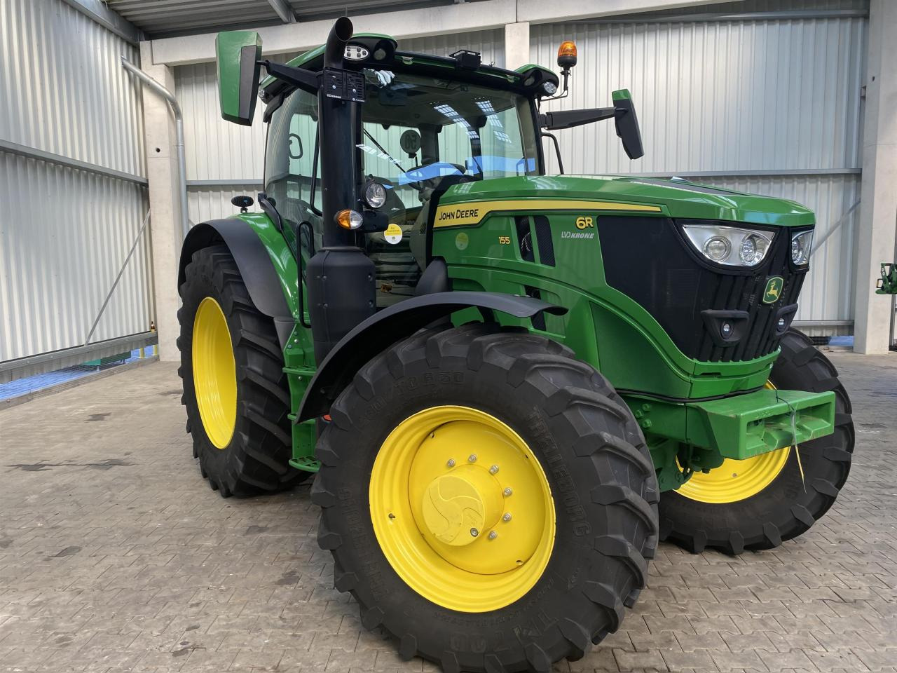 John Deere 6R 155 - Трактор: фото 3 John Deere 6R 155 - Трактор: фото 3