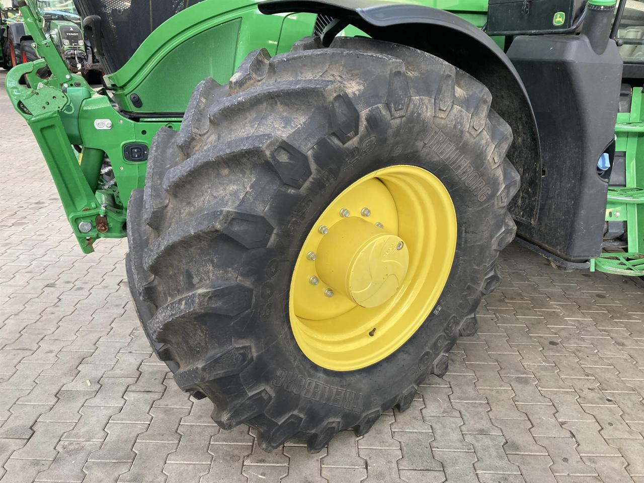 John Deere 6R 185 - Трактор: фото 2 John Deere 6R 185 - Трактор: фото 2