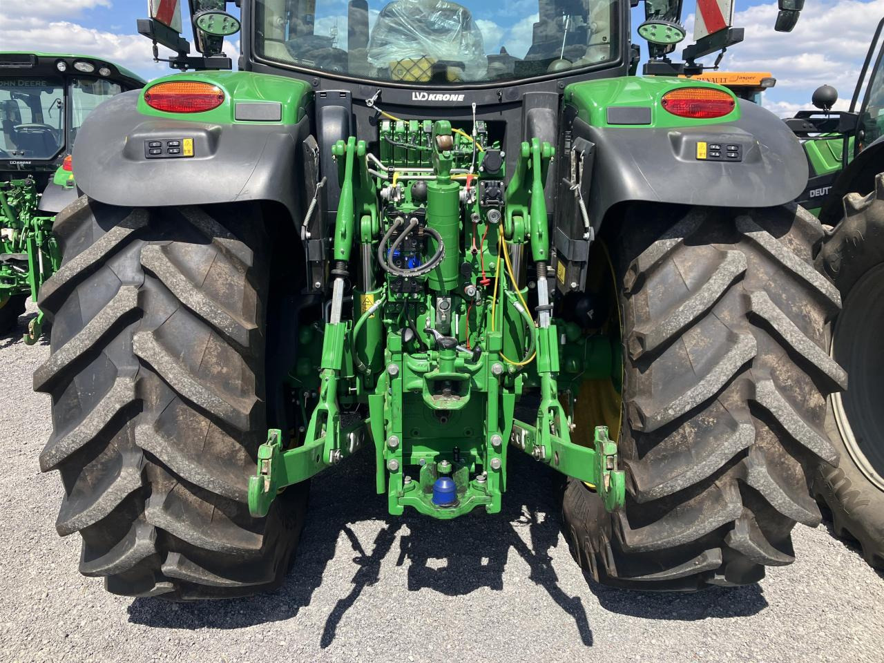 John Deere 6R 185 - Трактор: фото 3 John Deere 6R 185 - Трактор: фото 3