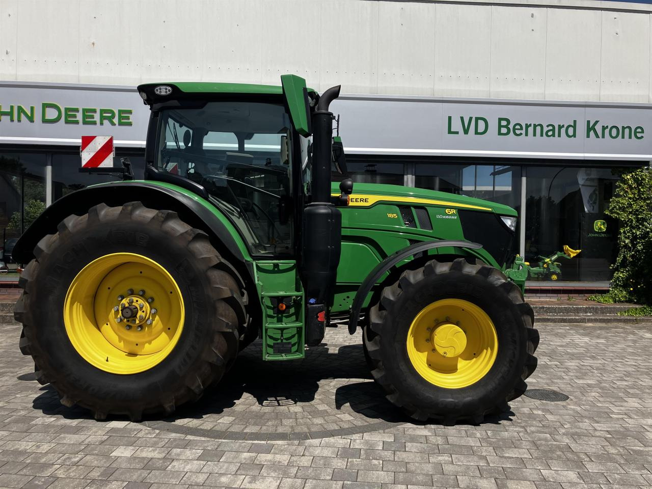 John Deere 6R 185 - Трактор: фото 2 John Deere 6R 185 - Трактор: фото 2