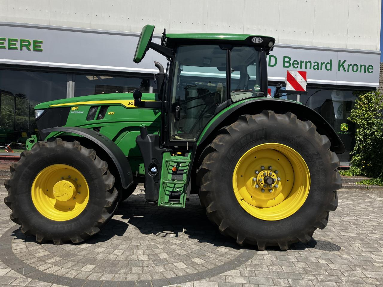 John Deere 6R 185 - Трактор: фото 1 John Deere 6R 185 - Трактор: фото 1