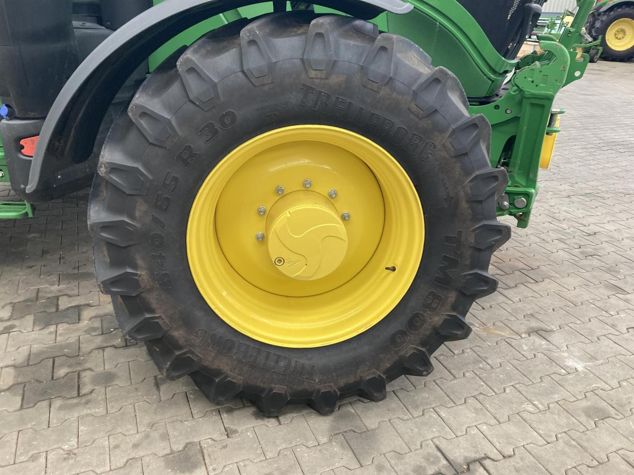 John Deere 6R 185 - Трактор: фото 4 John Deere 6R 185 - Трактор: фото 4