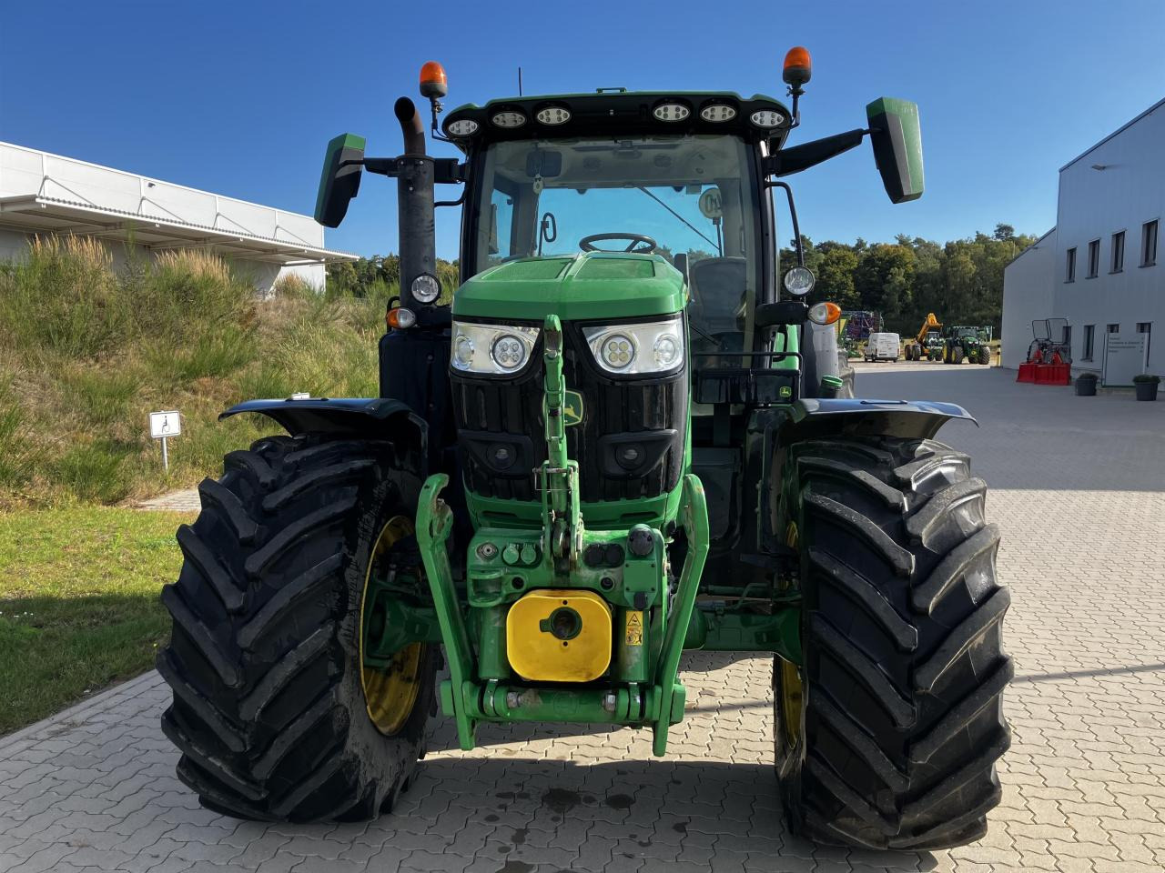 John Deere 6R 185 - Трактор: фото 3 John Deere 6R 185 - Трактор: фото 3