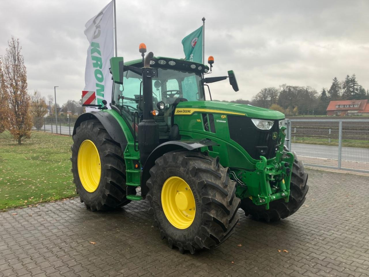 John Deere 6R 195 - Трактор: фото 1 John Deere 6R 195 - Трактор: фото 1