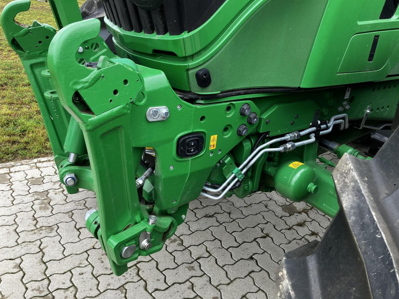 John Deere 6R 215 - Трактор: фото 4 John Deere 6R 215 - Трактор: фото 4