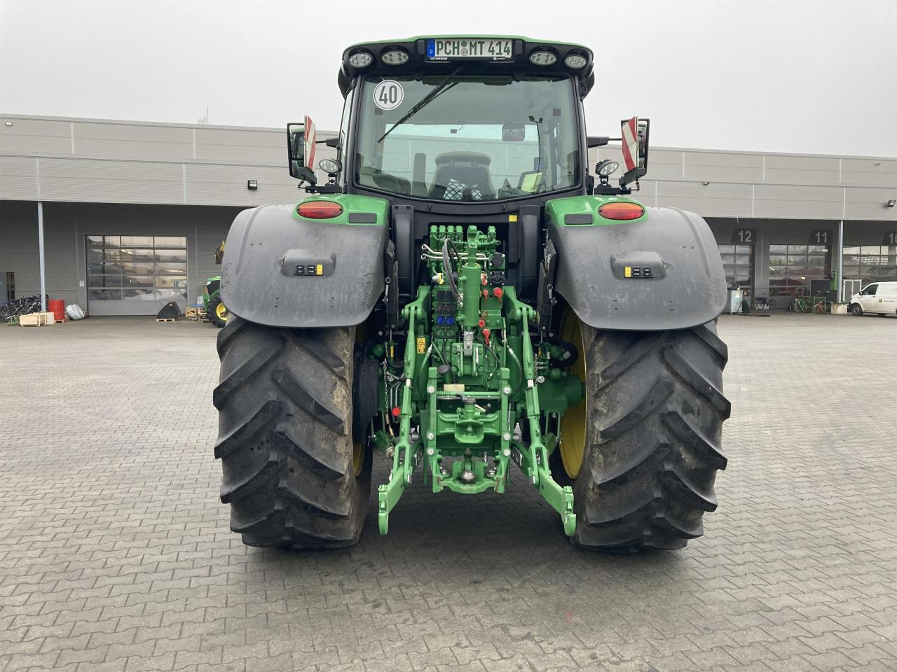 John Deere 6R 215 - Трактор: фото 3 John Deere 6R 215 - Трактор: фото 3