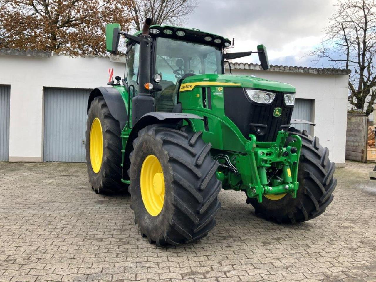John Deere 6R 215 - Трактор: фото 2 John Deere 6R 215 - Трактор: фото 2