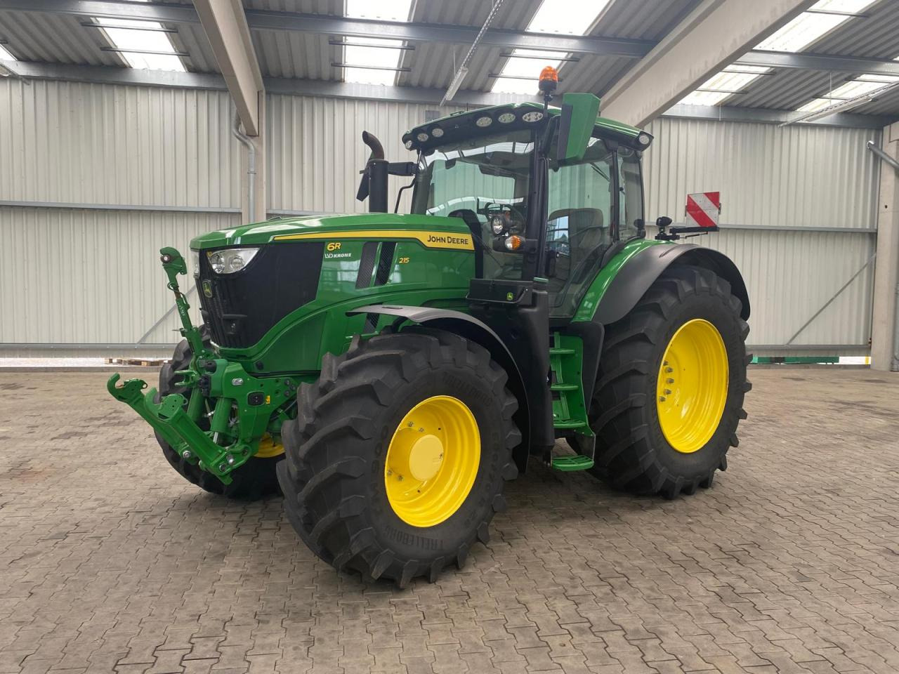 John Deere 6R 215 - Трактор: фото 1 John Deere 6R 215 - Трактор: фото 1