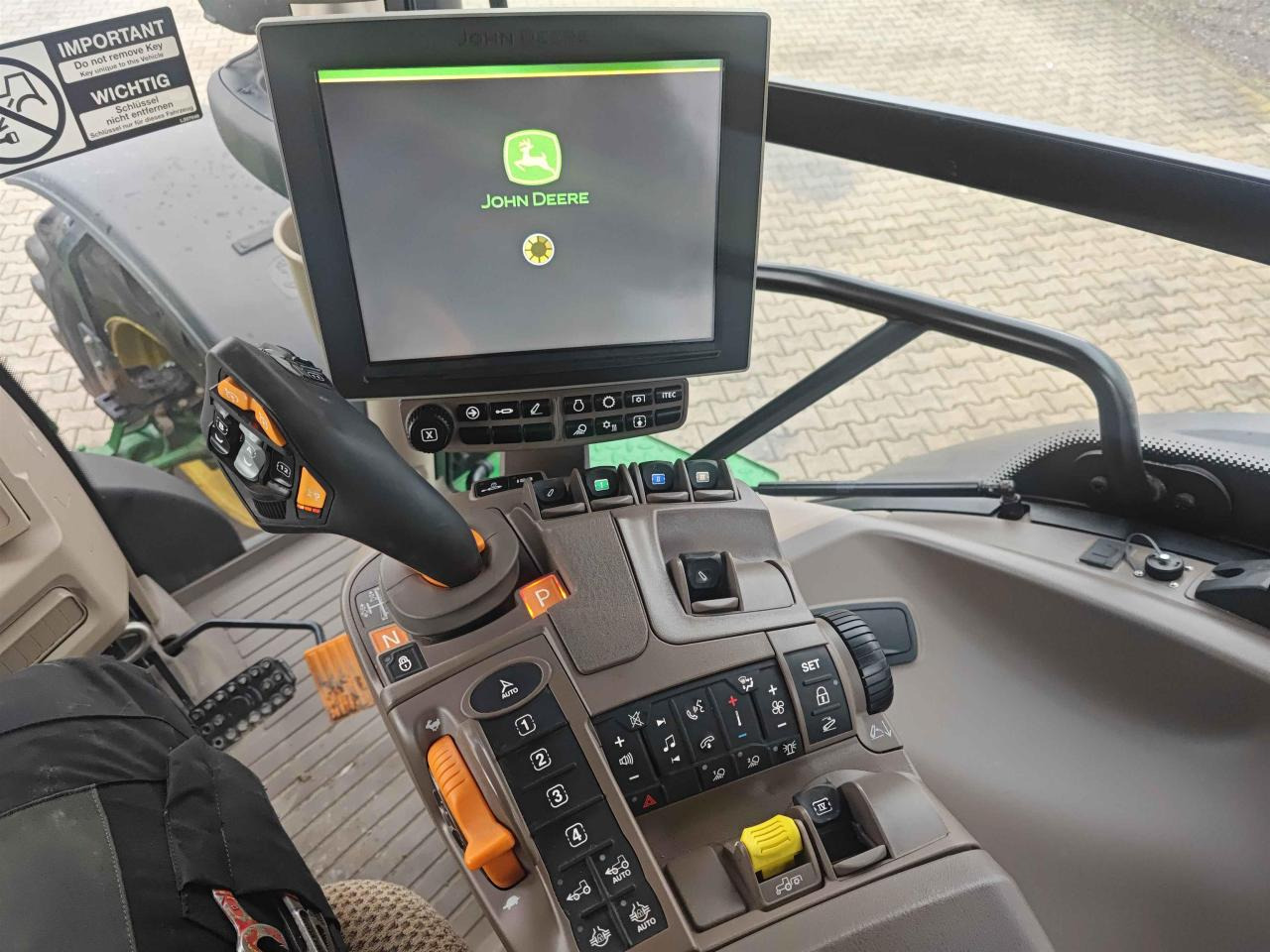Трактор John Deere 6R 250: фото 11