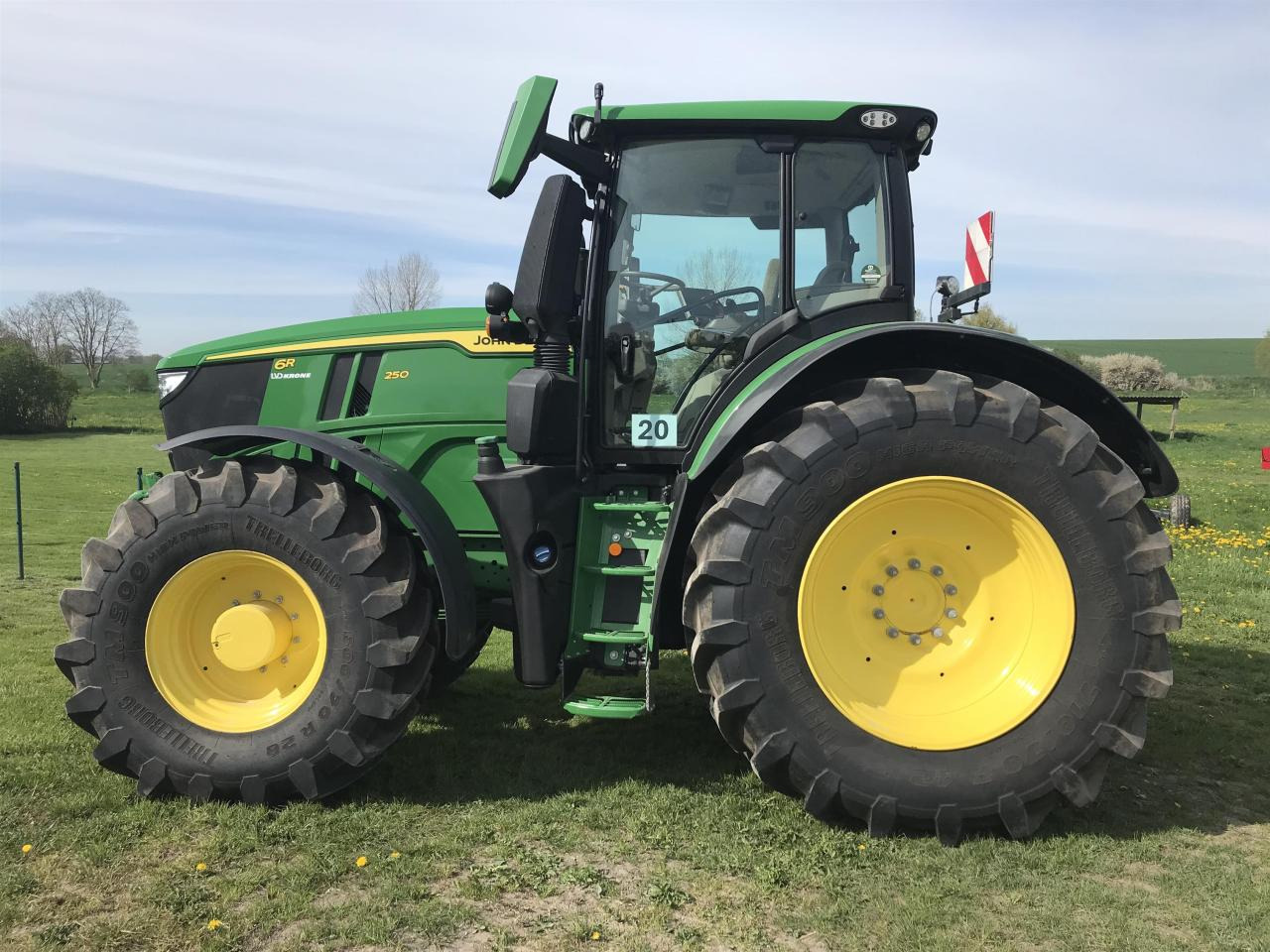 John Deere 6R 250 - Трактор: фото 1 John Deere 6R 250 - Трактор: фото 1