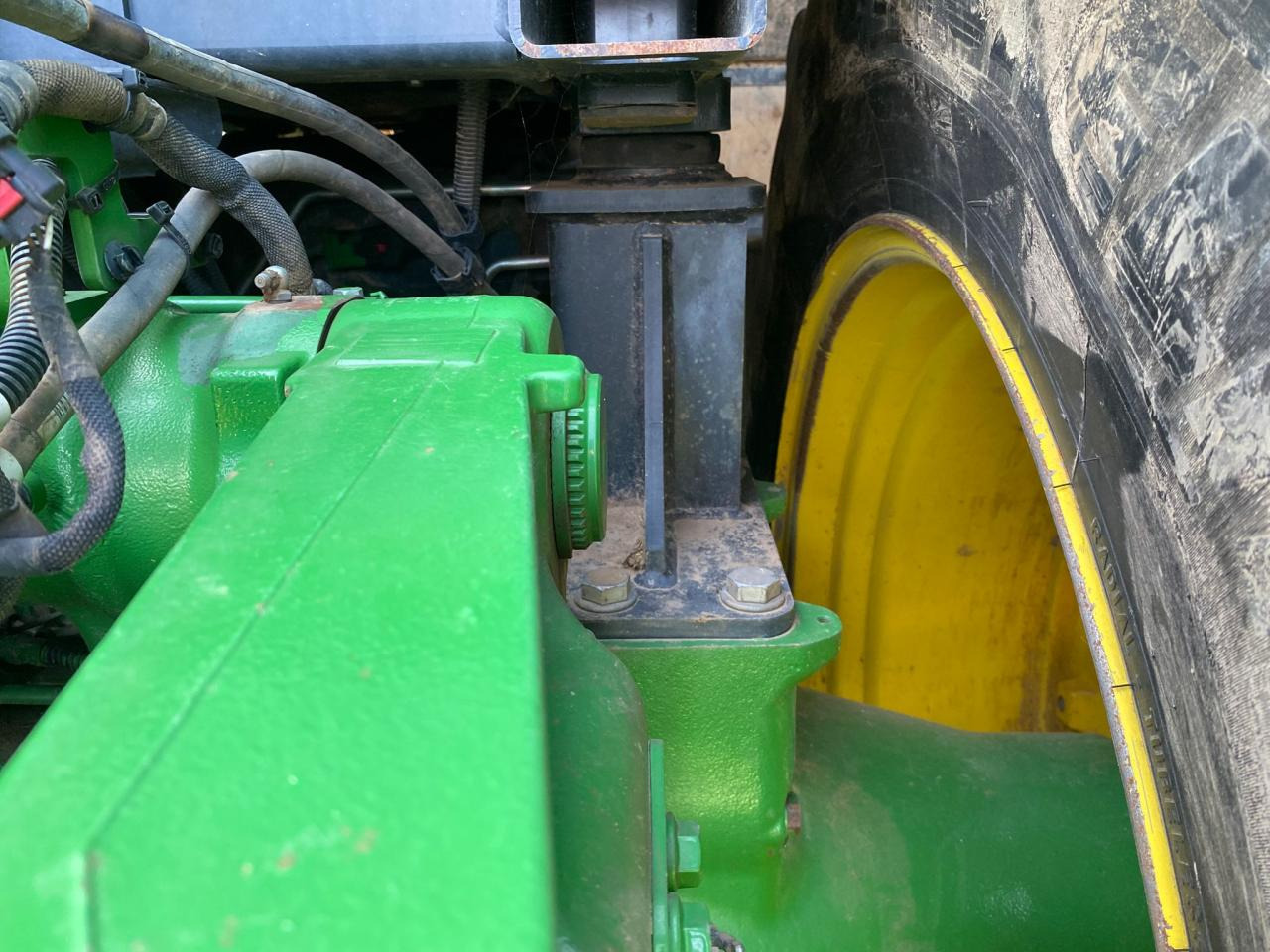 John Deere 7R 330 - Трактор: фото 4 John Deere 7R 330 - Трактор: фото 4