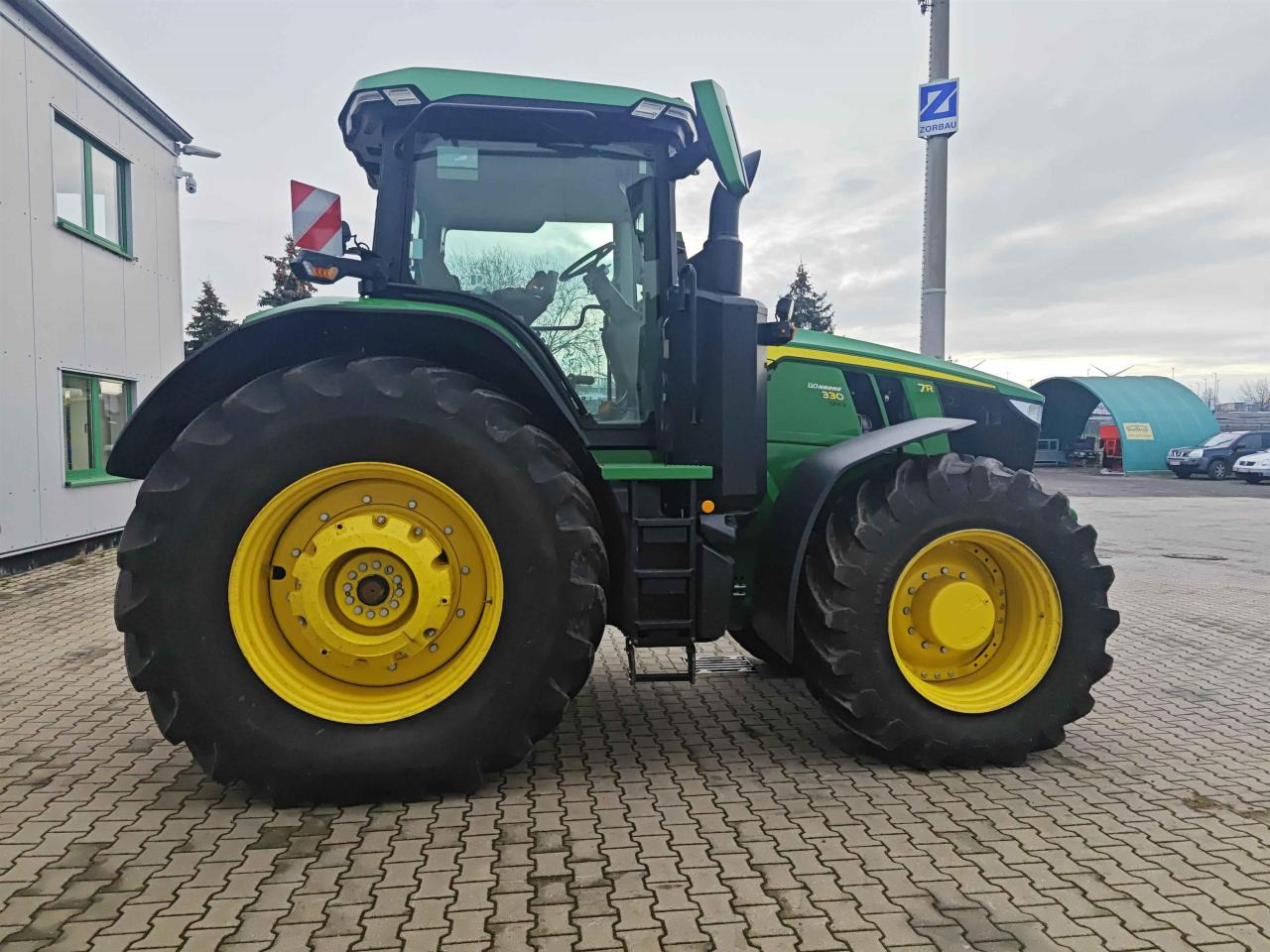 John Deere 7R 330 - Трактор: фото 2 John Deere 7R 330 - Трактор: фото 2