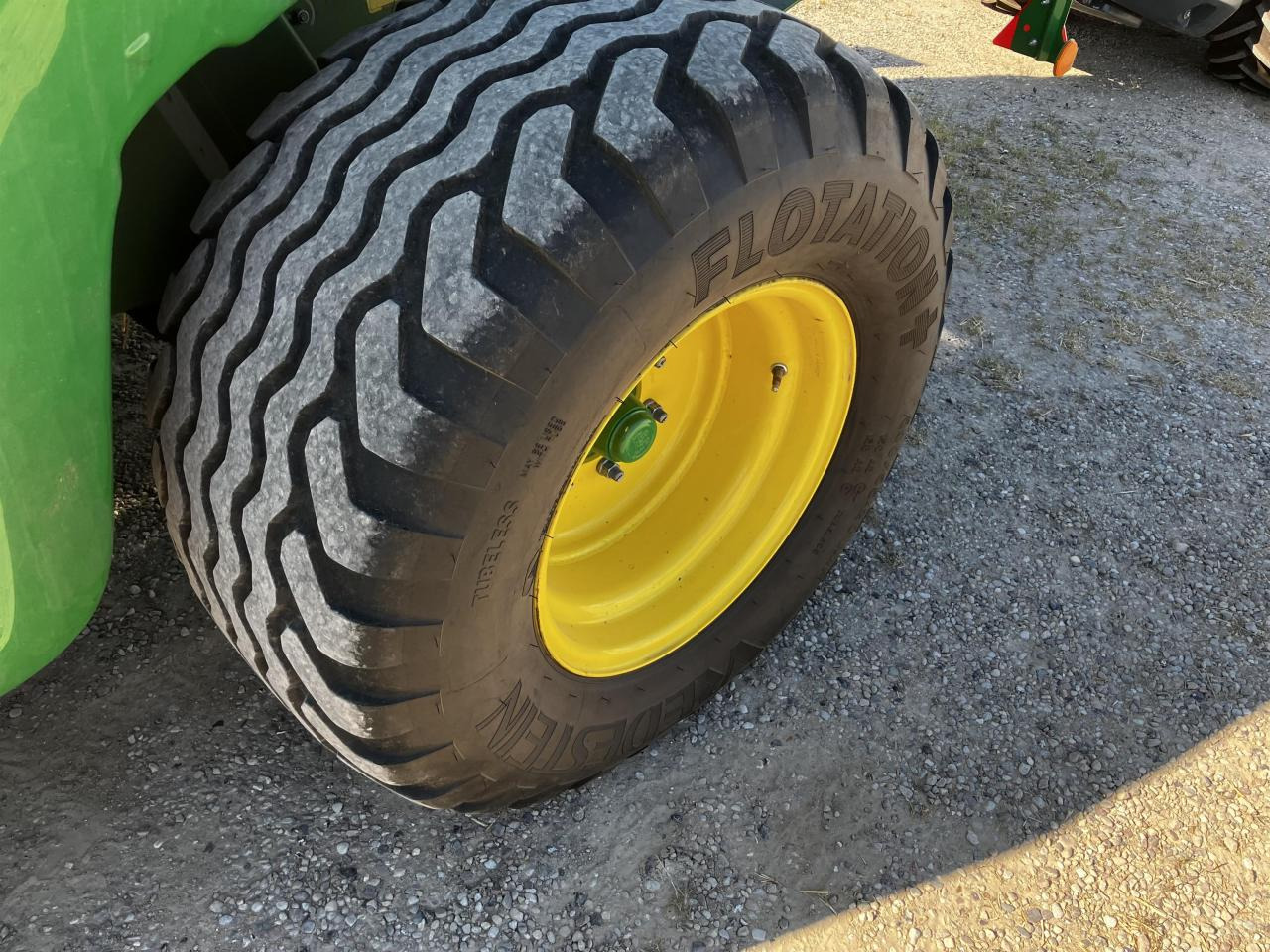 John Deere V461M MaxiCut HC13 - Пресс-подборщик рулонный: фото 4 John Deere V461M MaxiCut HC13 - Пресс-подборщик рулонный: фото 4