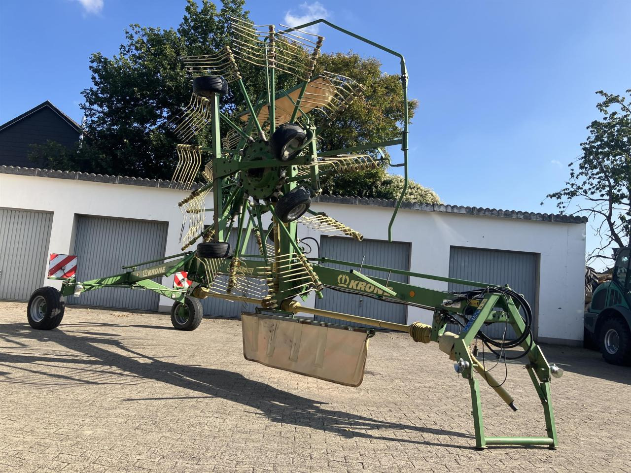 Krone SWADRO 810 - Сеноворошилка: фото 1 Krone SWADRO 810 - Сеноворошилка: фото 1