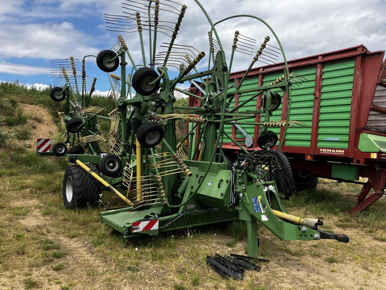 Krone Swadro 1400 Plus - Сеноворошилка: фото 1 Krone Swadro 1400 Plus - Сеноворошилка: фото 1