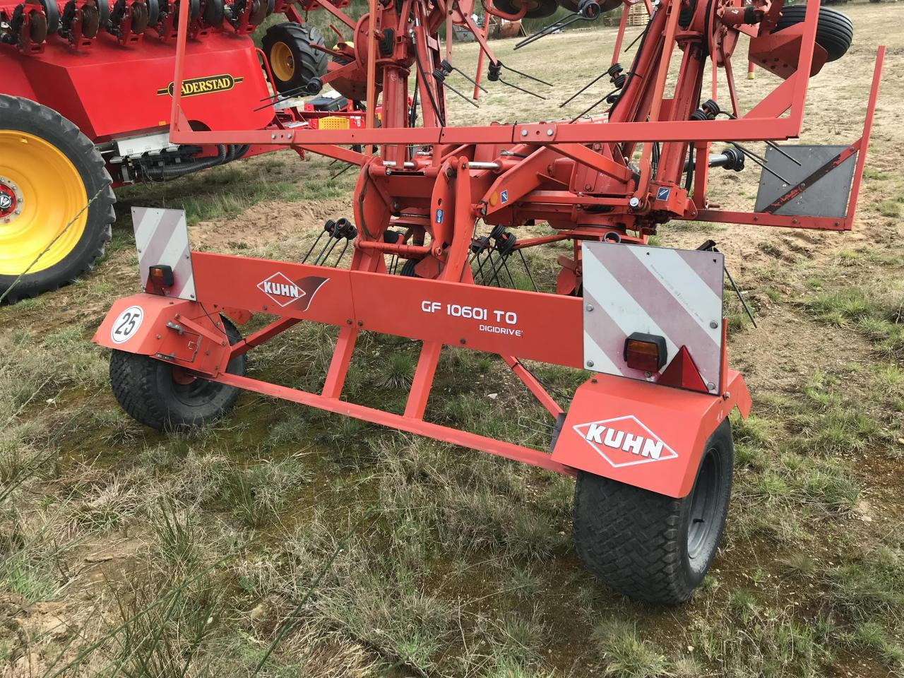 Kuhn GF 10601TO - Сеноворошилка: фото 5 Kuhn GF 10601TO - Сеноворошилка: фото 5
