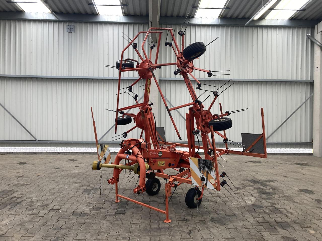 Kuhn GF 6301 MH - Сеноворошилка: фото 1 Kuhn GF 6301 MH - Сеноворошилка: фото 1