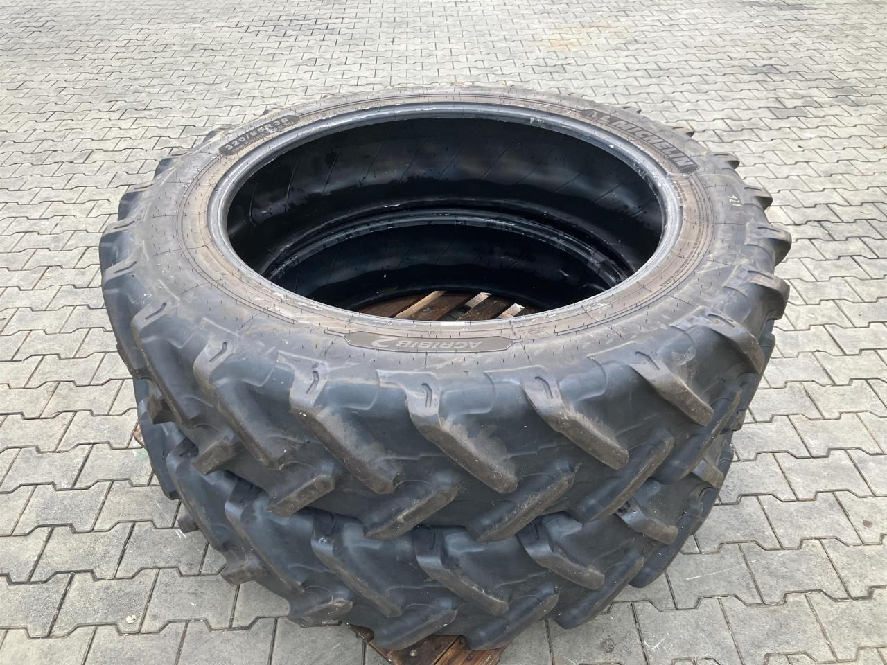 Michelin 320/85R38 - Шина для Сельскохозяйственной техники: фото 1 Michelin 320/85R38 - Шина для Сельскохозяйственной техники: фото 1