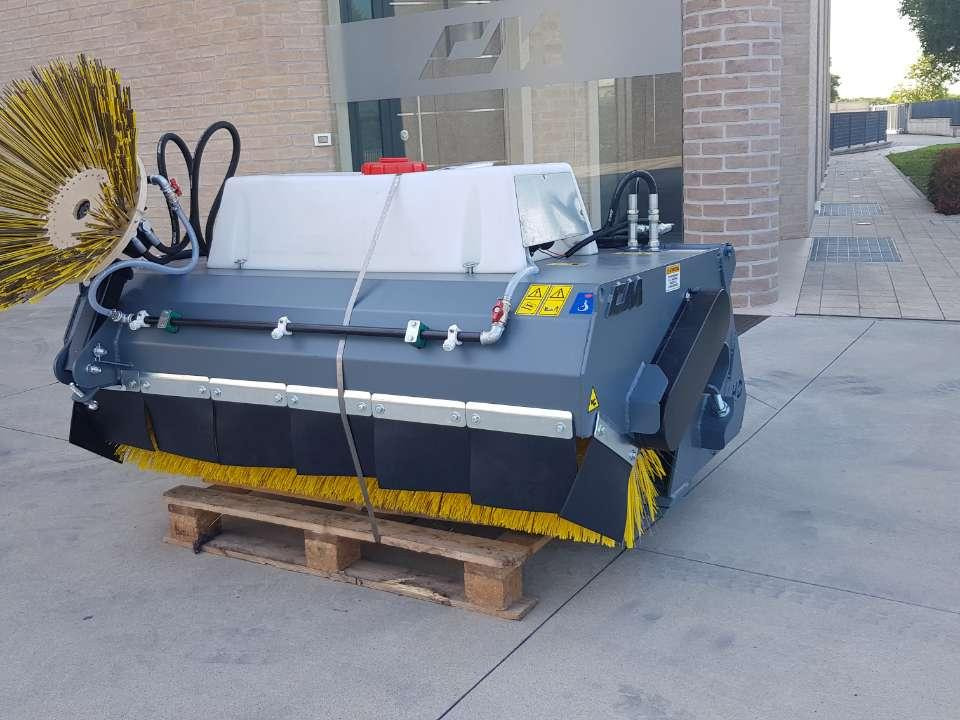 CM Crusher CBS 175 HD Sweeping Bucket - Щетка для Мини-погрузчиков с бортовым поворотом: фото 1 CM Crusher CBS 175 HD Sweeping Bucket - Щетка для Мини-погрузчиков с бортовым поворотом: фото 1