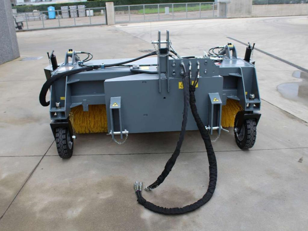 CM Crusher CSK 200 Sweeping Bucket - Щетка для Мини-погрузчиков с бортовым поворотом: фото 3 CM Crusher CSK 200 Sweeping Bucket - Щетка для Мини-погрузчиков с бортовым поворотом: фото 3