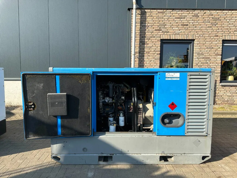 Atlas-Copco QAS 60 Perkins Stamford 60 kVA Silent Rental generatorset - Электрогенератор: фото 3 Atlas-Copco QAS 60 Perkins Stamford 60 kVA Silent Rental generatorset - Электрогенератор: фото 3