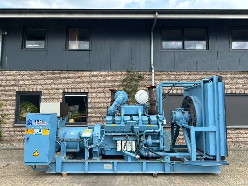 Cummins KTA 38 G1 Leroy Somer 800 kVA noodstroom generatorset as New ! 123 hours ! - Электрогенератор: фото 1 Cummins KTA 38 G1 Leroy Somer 800 kVA noodstroom generatorset as New ! 123 hours ! - Электрогенератор: фото 1