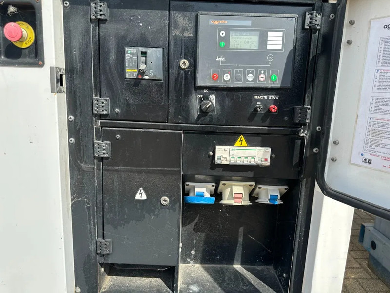 Iveco FPT F32 AM1A Leroy Somer 32 kVA Silent generatorset 39 hours ! - Электрогенератор: фото 2 Iveco FPT F32 AM1A Leroy Somer 32 kVA Silent generatorset 39 hours ! - Электрогенератор: фото 2