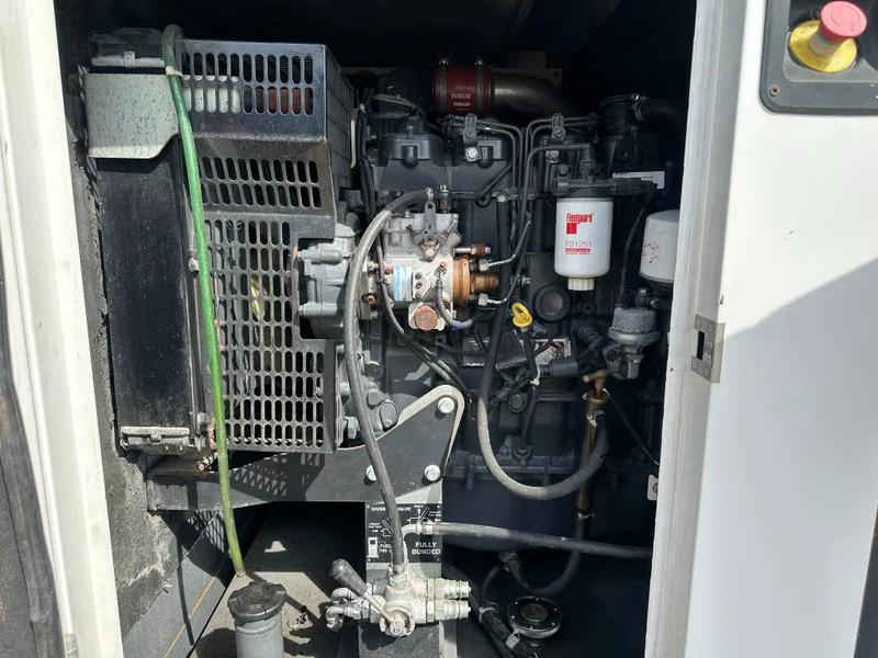 Iveco FPT F32 AM1A Leroy Somer 32 kVA Silent generatorset 408 hours ! - Электрогенератор: фото 4 Iveco FPT F32 AM1A Leroy Somer 32 kVA Silent generatorset 408 hours ! - Электрогенератор: фото 4