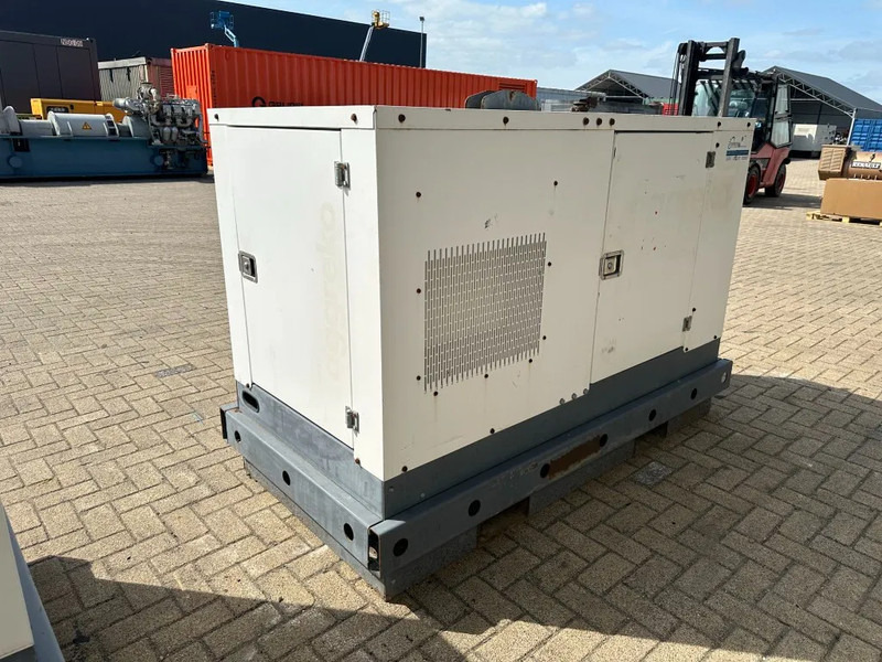 Iveco FPT F32 AM1A Leroy Somer 32 kVA Silent generatorset 408 hours ! - Электрогенератор: фото 3 Iveco FPT F32 AM1A Leroy Somer 32 kVA Silent generatorset 408 hours ! - Электрогенератор: фото 3